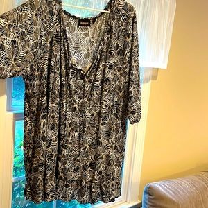 Avenue black & white top